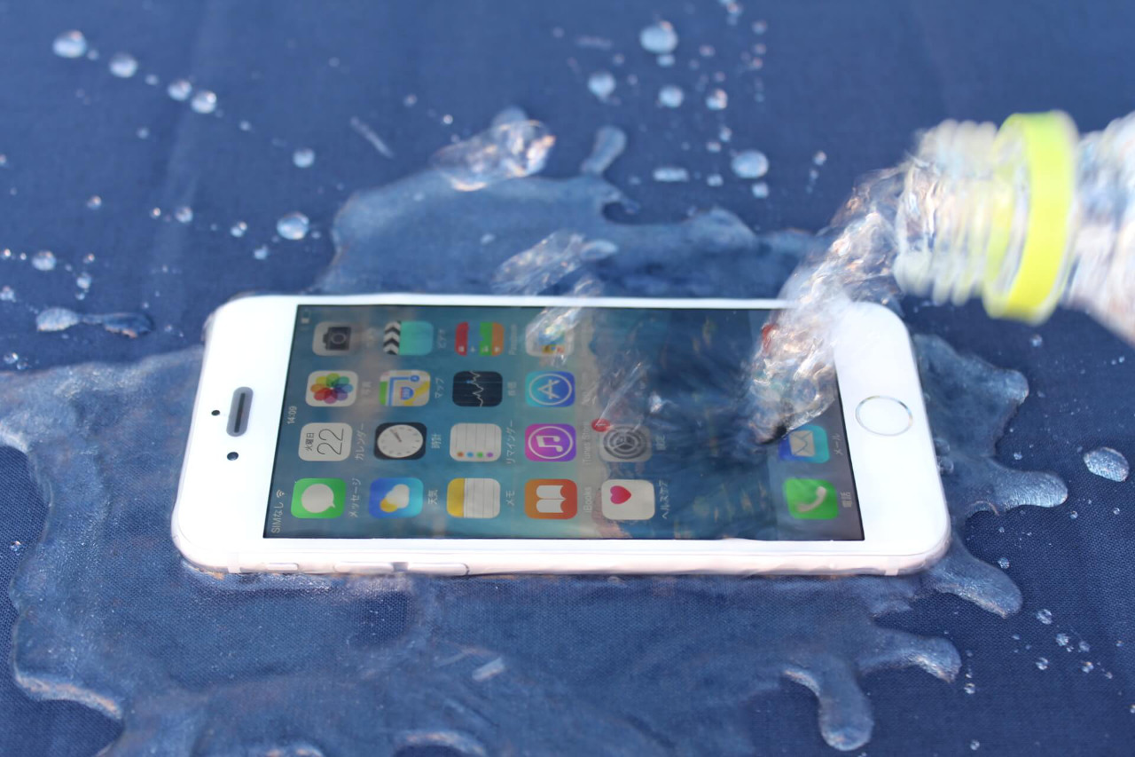 Iphoneに透明なシールを貼って水没故障のリスクを軽減する スマホの防水対策シール がリニューアル Appliv Games